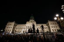 El 'cacerolazo' contra las reformas anunciadas por Milei se extendió hasta la madrugada en Buenos Aires