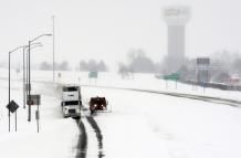 Una tormenta de nieve complica la movilidad en el Medio Oeste de EE.UU. en Navidad