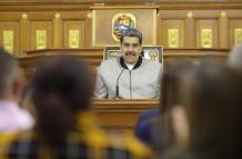 Maduro acusa a la oposición de tener una "dependencia absoluta" de las "órdenes" de EE.UU.