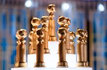 Fotografía cedida por la Asociación de la Prensa Extranjera de Hollywood (HFPA) donde se muestran las estatuillas de los premios Golden Globe.