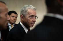 Renuncia el fiscal colombiano del caso contra Uribe por soborno a testigos