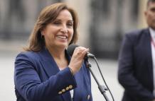 Decisión. La presidenta de Perú, Dina Boluarte, convocó a reunión urgente y tomo medidas en materia de seguridad.