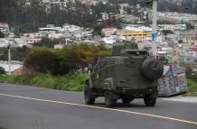 Fotografía de vehículo blindado durante un patrullaje, el 11 de enero de 2024, en el barrio Comité del Pueblo Zona Once en Quito