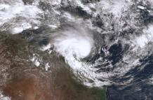 La inminente llegada del ciclón Kirrily cierra escuelas y cancela vuelos en Australia