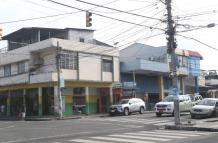 Dos hombres fueron asesinados en este punto de la calle Ayacucho, en Guayaquil.