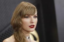El cantante estadounidense Taylor Swift en la 66ª ceremonia anual de los premios Grammy
