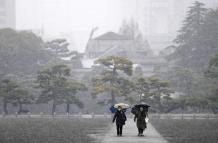 Las fuertes nevadas en Tokio y el centro de Japón causan la cancelación de vuelos y autopistas cerradas