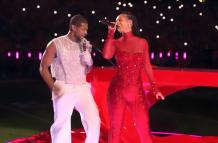 Usher junto a Alicia Keys interpretando 'My Boo'.