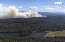 Desalojan decenas de poblaciones del sureste de Australia por incendios forestales
