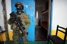 Militares muestran a (12146392)