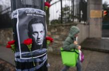 Rusia presenta un ultimátum a la madre de Navalni para que acepte un entierro secreto