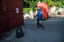 Ante la falta de seguridad, los haitianos se atrincheran tras barreras gigantescas