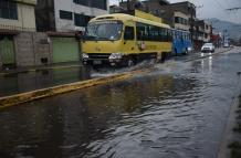 Desde El Recreo se reportaron cuatro alertas de inundaciones, durante las fuertes lluvias en Quito.