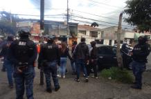 Imagen referencial. Motorizados del Cuerpo de Agentes de Control Metropolitano agredieron a un joven, durante un operativo en Quito.