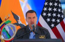 El presidente de Ecuador, Daniel Noboa, pronuncia un discurso durante la ceremonia de recepción de un avión Hércules C-130
