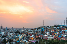 Guayaquil es una de las ciudades donde rige el toque de queda.