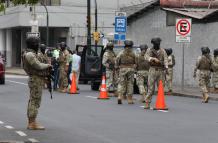 Militares patrullando las calles