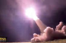 Captura de vídeo de IRNA que muestra el lanzamiento de un misil balístico iraní contra Israel.