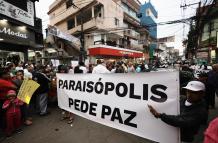 Vecinos de una favela protestan contra la Policía después de que un niño resultara herido