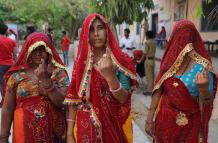 Cabinas rosa para mujeres y rebajas para aumentar el voto en las elecciones de la India