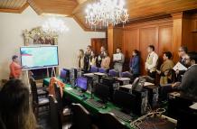 La sala de monitoreo que habilitó la Cancillería funcionará para registrar eventuales incidencias durante la consulta.