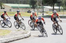 Ciclistas-militares-TeamEjercitoEcuatoriano-mundial-máster