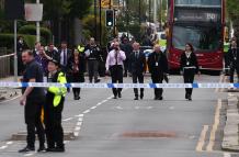 Un niño de 14 años muere por el ataque con espada en el este de Londres