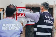 Autoridades municipales clausuraron dos establecimientos que operaban como clínicas de rehabilitación.