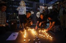 Activistas prodemocracia celebran vigilia por fallecida en huelga de hambre en Tailandia
