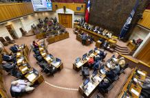Chile aprueba una polémica ley para que seguros privados de salud salden millonaria deuda