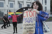 Miedo, tortura y humillaciones: las minorías sexuales en la Ucrania ocupada por Rusia
