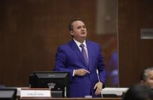 Lucía Posso mocionó el nombre del asambleísta Socialcristiano Carlos Vera Mora como el presidente de la Comisión Ocasional.
