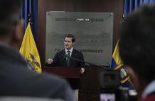El viceministro de Gobierno, Esteban Torres, mencionó que se analizan las vías legales para evitar que Abad ocupe la Presidencia.