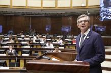 Ministro de Finanzas en la Asamblea