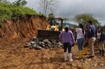 La prefecta Lourdes Tibán realiza una supervisión en el territorio del trabajo que se desarrolla.