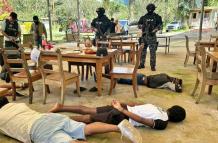Una familia fue liberada por agentes policiales.