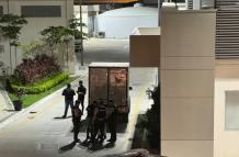 El vehículo de Medicina Legal llegó al Hospital Rodríguez Zambrano.