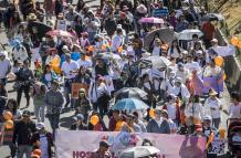Activistas con sus mascotas piden sanciones más duras por maltrato animal en Bolivia