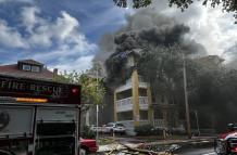 Evacuan un edificio en Miami tras un incendio precedido de un tiroteo que dejó un herido grave