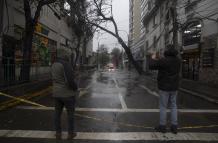 Miles de damnificados y caos por intensas lluvias en Santiago de Chile y el centro de país