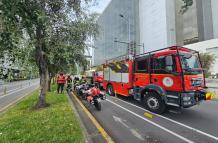 Los Bomberos de Quito y Policía Nacional cercaron los exteriores del Complejo Judicial Norte, por un objeto sospechoso.