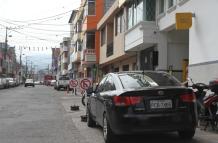 Estacionar mal o en sitios prohibidos es una de las infracciones de tránsito más recurrentes en Quito.