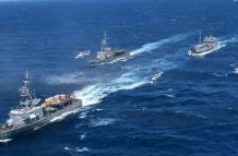 Buques de la Armada del Ecuador vigilando