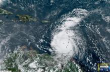 El "potencialmente catastrófico" huracán Beryl escaló a la categoría 5 en el este del mar Caribe