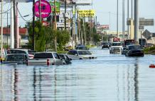 Suben a ocho los muertos por Beryl en EEUU y continúa el apagón en Texas
