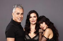 Mila Mendoza (derecha) es la hija de Armando y Betty.