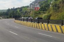 Imagen referencial. Los usuarios de la autopista General Rumiñahui reportaron que los vehículos pesados avanzaban por un carril en sentido hacia Quito.