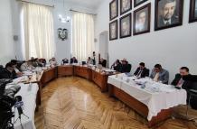 Concejo Municipal de Latacunga conoce sobre informe de la comisión de mesa