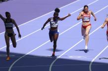 Nicole Caicedo quedó descalificada de los 400 metros planos.