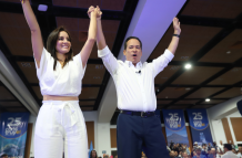 Henry Cucalón y Carla Larrea.